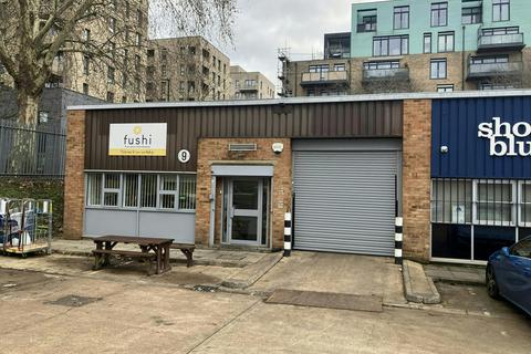 Warehouse to rent, Roslin Rd London W3 8DH