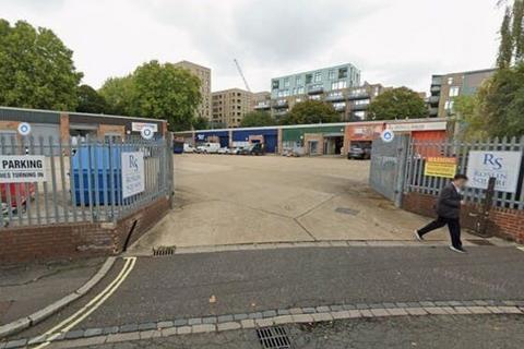 Warehouse to rent, Roslin Rd London W3 8DH