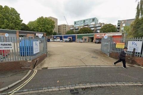 Warehouse to rent, Roslin Rd London W3 8DH