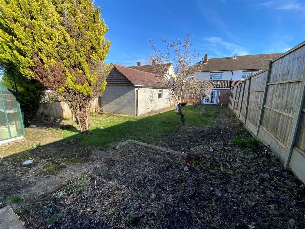 Rear Garden pic 2.jpg