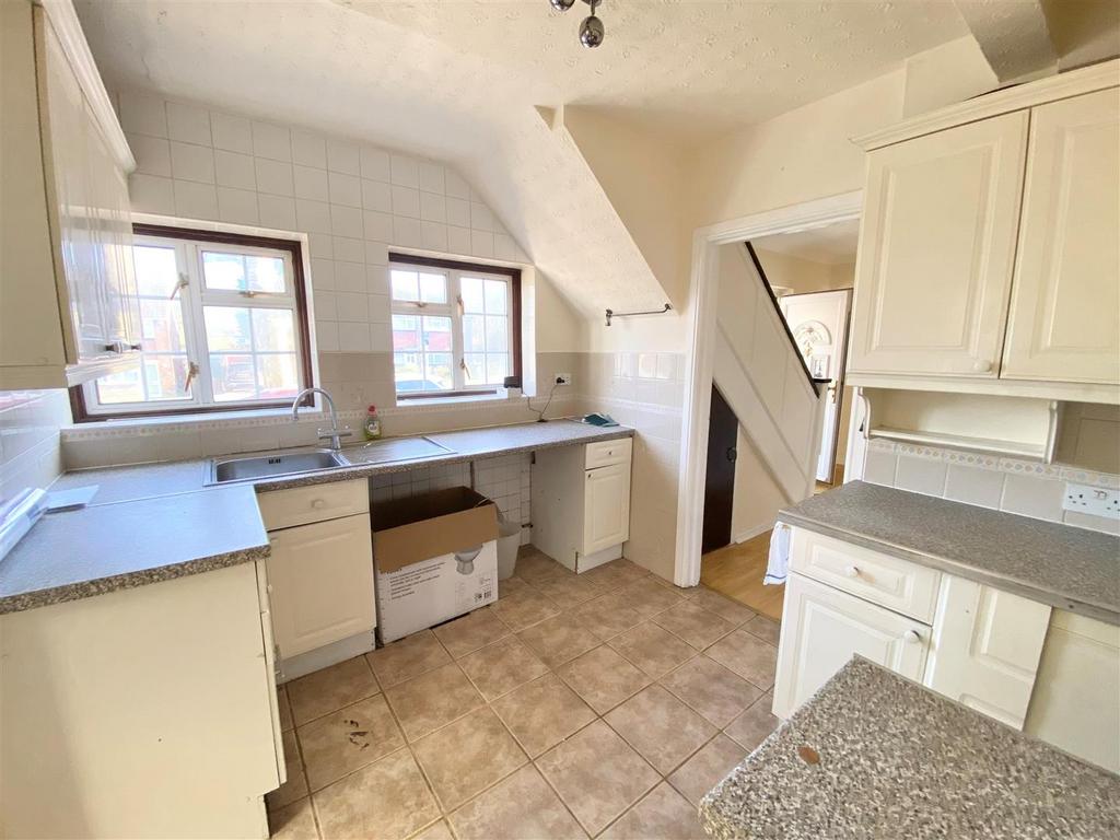 Kitchen pic 2.jpg