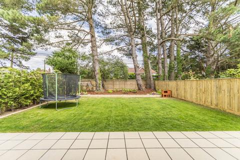 4 bedroom detached house for sale, Penny Hedge, Barton On Sea, Hampshire. BH25 7TA