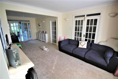 4 bedroom semi-detached house to rent, Farm Road, Edgware, Greater London, HA8