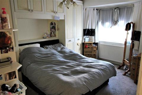 4 bedroom semi-detached house to rent, Farm Road, Edgware, Greater London, HA8