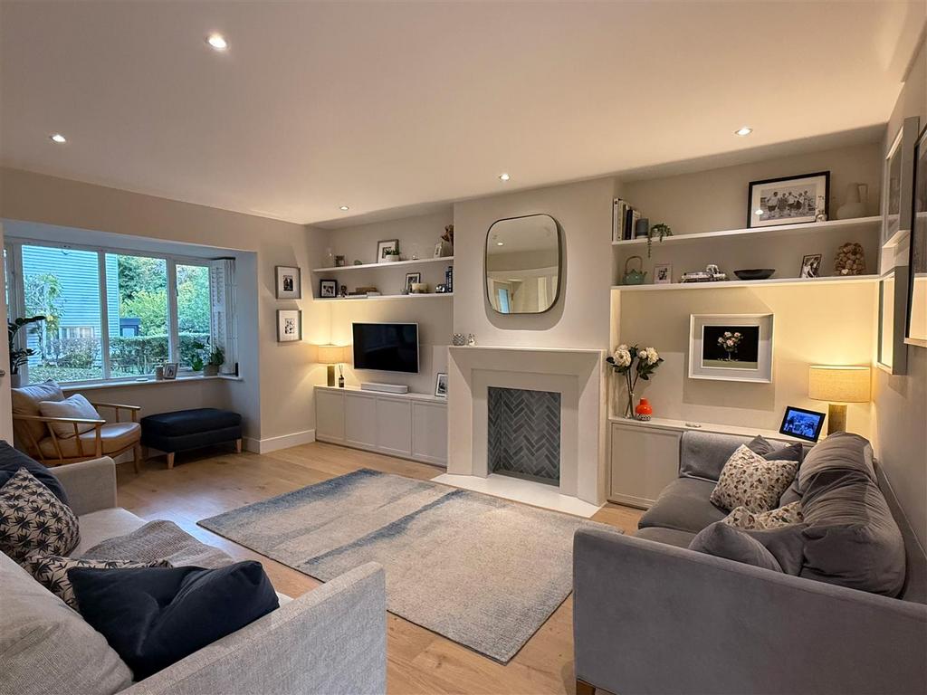 7 Living Room.jpg