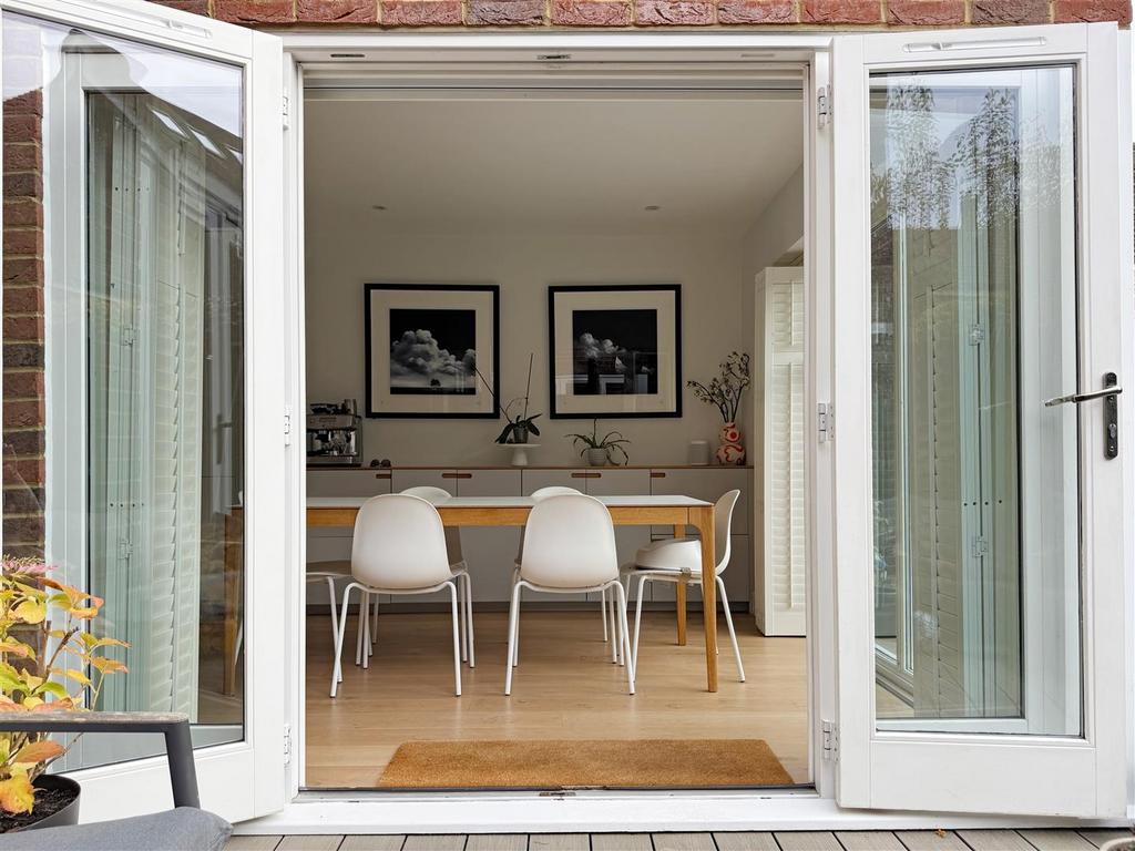 17. Dining-Area.jpg