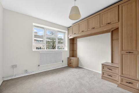 3 bedroom flat for sale, Weydown Close, London