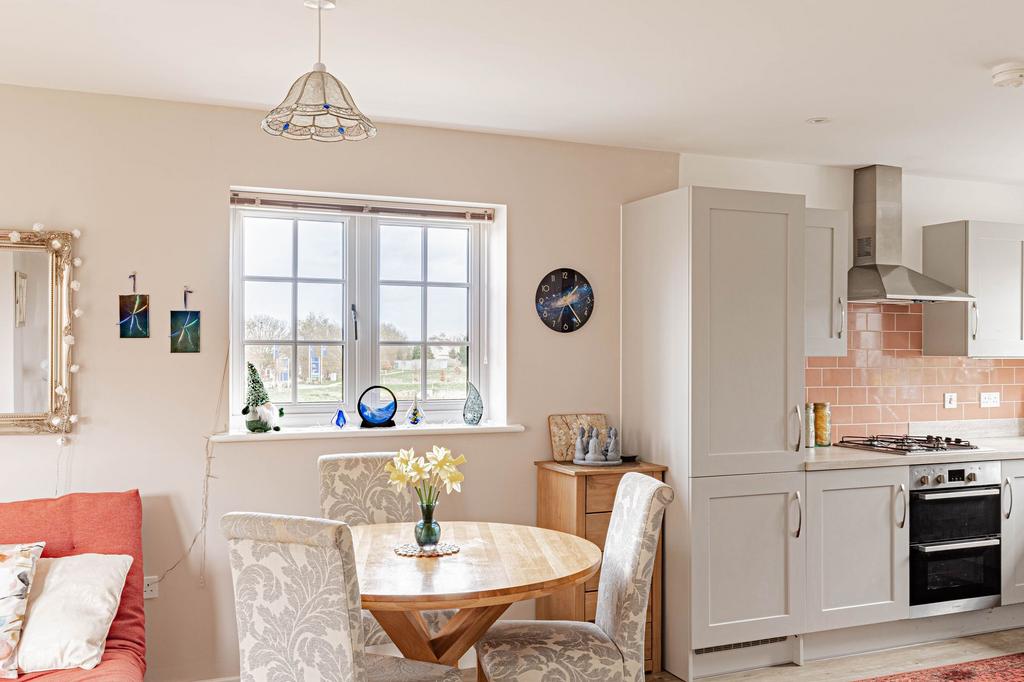 Kitchen/Dining Room (5)