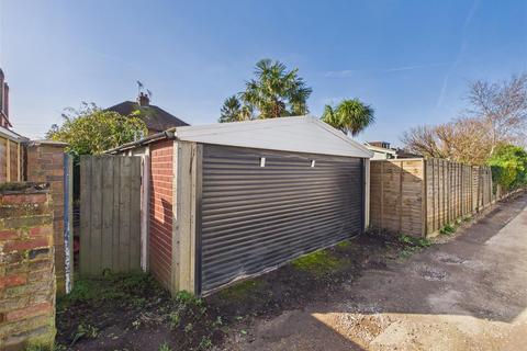 2 bedroom house for sale, The Grove, Walton on Thames