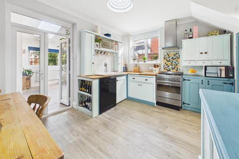 2 bedroom house for sale, The Grove, Walton on Thames