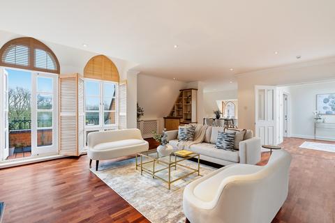 3 bedroom apartment for sale, Gillespie House, Holloway Drive, Virginia Water, GU25