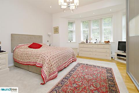 3 bedroom apartment to rent, East Heath Road, Hampstead, NW4
