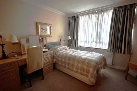 3 bedroom flat for sale, Hyde Park Towers, Porchester Terrace, W2