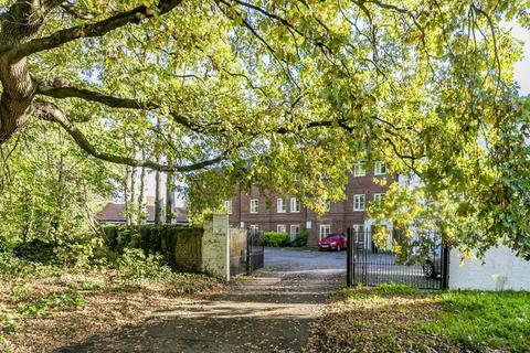 undefined, Weston Green Road, Thames Ditton KT7