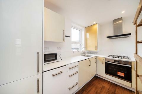 3 bedroom flat to rent, Morrish Road, London SW2