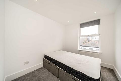 3 bedroom flat to rent, Morrish Road, London SW2