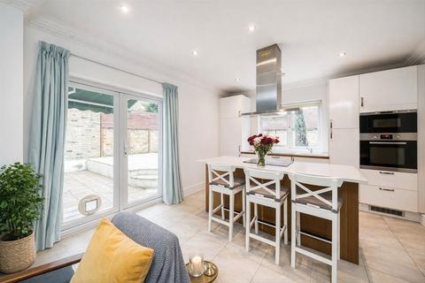 2 bedroom flat for sale, Foulser Road, London SW17