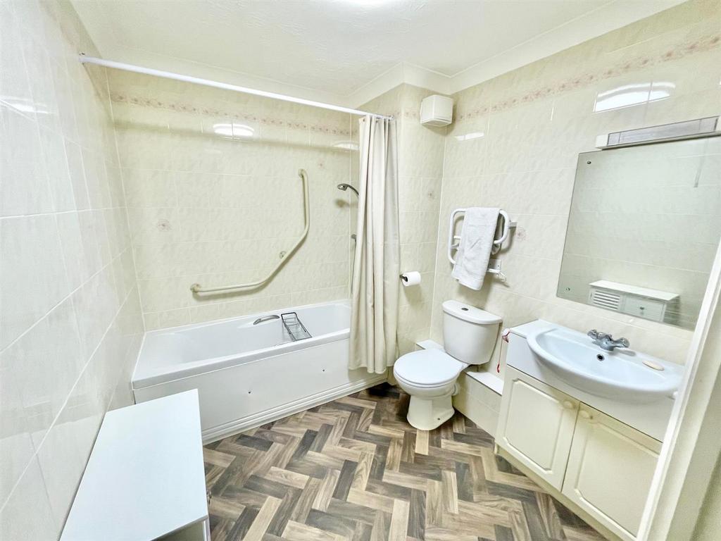 Bathroom.jpg
