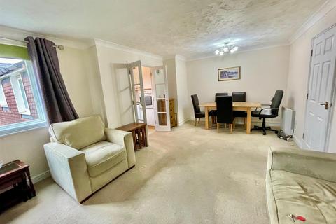 1 bedroom apartment for sale, Potters Court, Potters Bar EN6