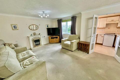 1 bedroom apartment for sale, Potters Court, Potters Bar EN6