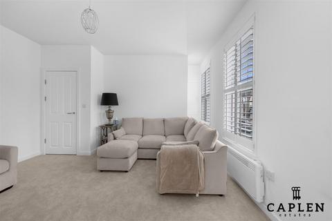 2 bedroom flat for sale, Queens Road, Buckhurst Hill