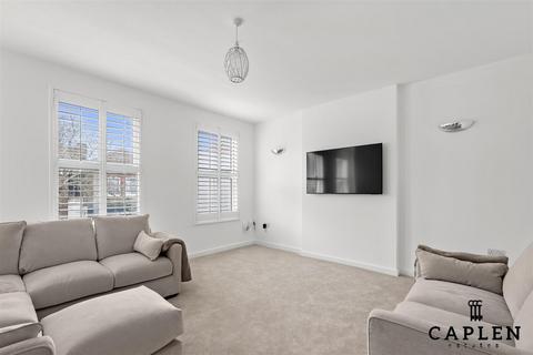 2 bedroom flat for sale, Queens Road, Buckhurst Hill