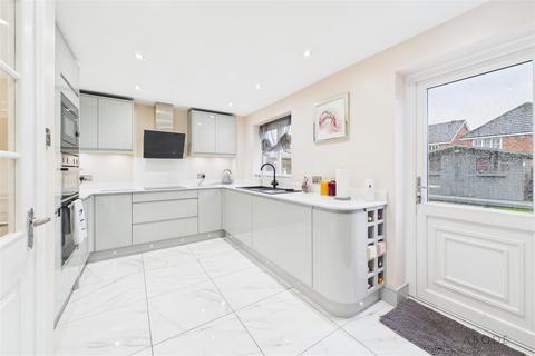 4 bedroom detached house for sale, Moor Furlong, Stretton DE13