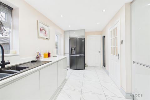 4 bedroom detached house for sale, Moor Furlong, Stretton DE13