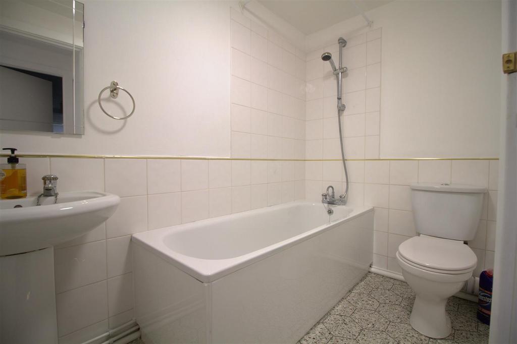 Family bathroom.jpg