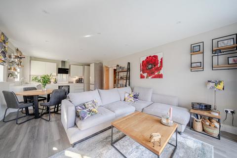 undefined, Queens Road, Weybridge, KT13