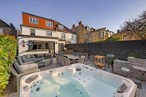 5 bedroom semi-detached house for sale, Hermon Hill, London, E18