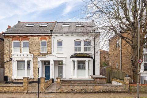 2 bedroom flat for sale, Byrne Road, London SW12