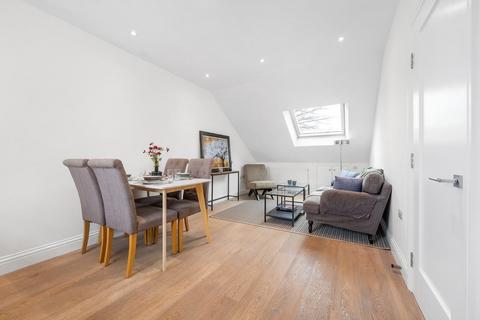 2 bedroom flat for sale, Byrne Road, London SW12