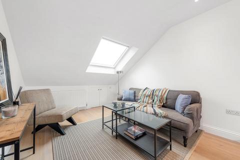 2 bedroom flat for sale, Byrne Road, London SW12