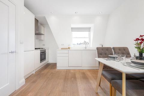 2 bedroom flat for sale, Byrne Road, London SW12