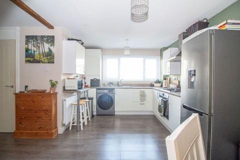 3 bedroom terraced house for sale, Robin Gardens, Cowplain, PO8 9XE