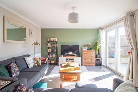 3 bedroom terraced house for sale, Robin Gardens, Cowplain, PO8 9XE