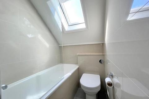 2 bedroom flat to rent, Emanuel Avenue Acton