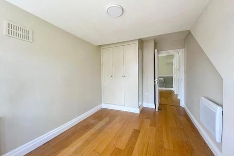 2 bedroom flat to rent, Emanuel Avenue Acton