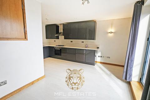 2 bedroom flat to rent, Station Road, West Wickham BR4