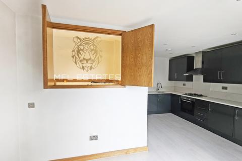 2 bedroom flat to rent, Station Road, West Wickham BR4