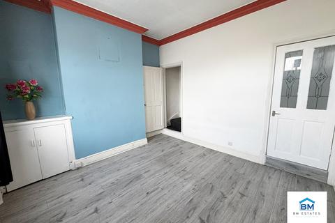 3 bedroom end of terrace house to rent, Beatrice Road, Leicester LE3