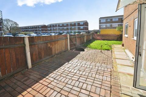 2 bedroom flat to rent, Eden Close, Slough, Berkshire, SL3