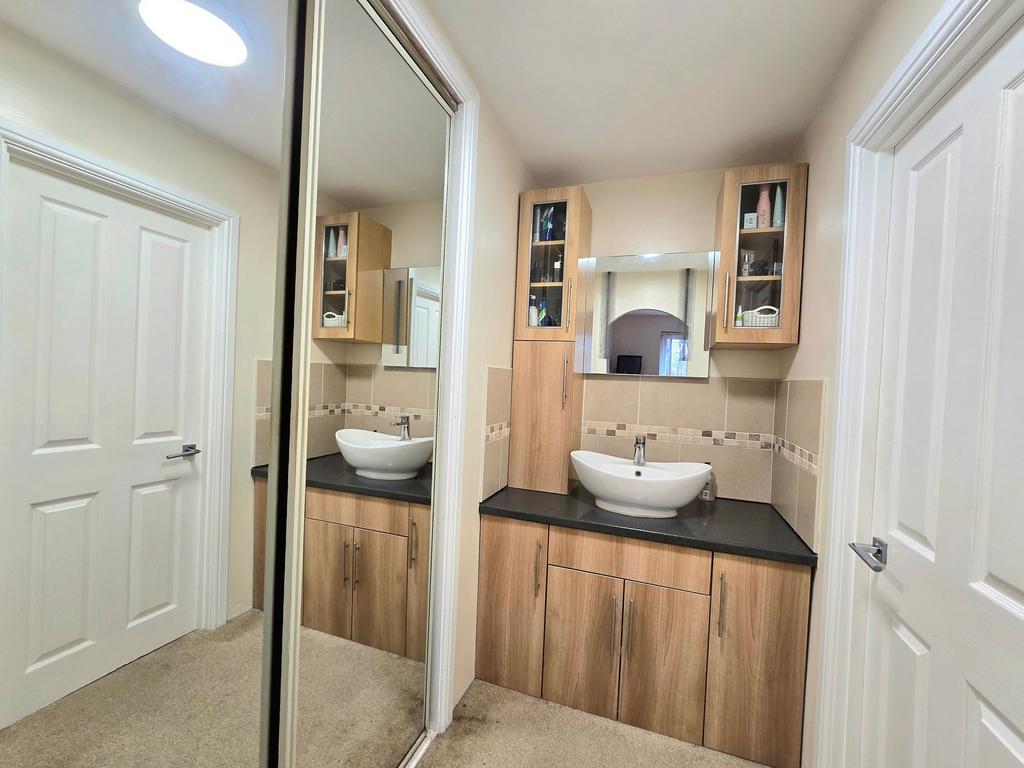 Dressing Area / Ensuite