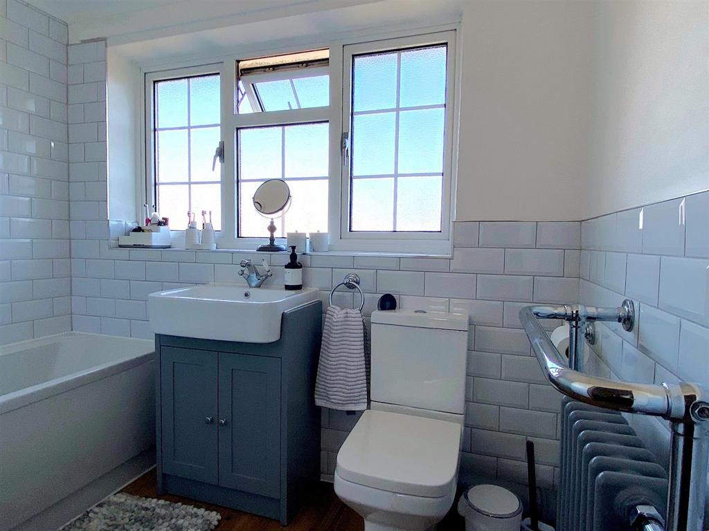 5 Wineham Way - Bathroom.jpg