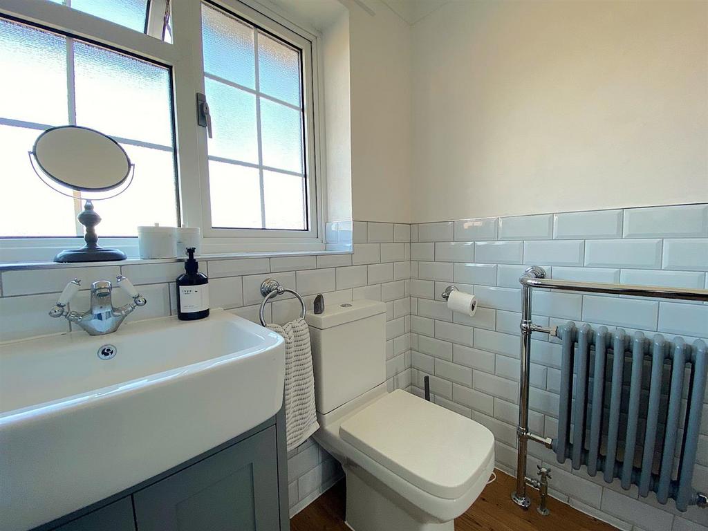 5 Wineham Way - Bathroom2.jpg