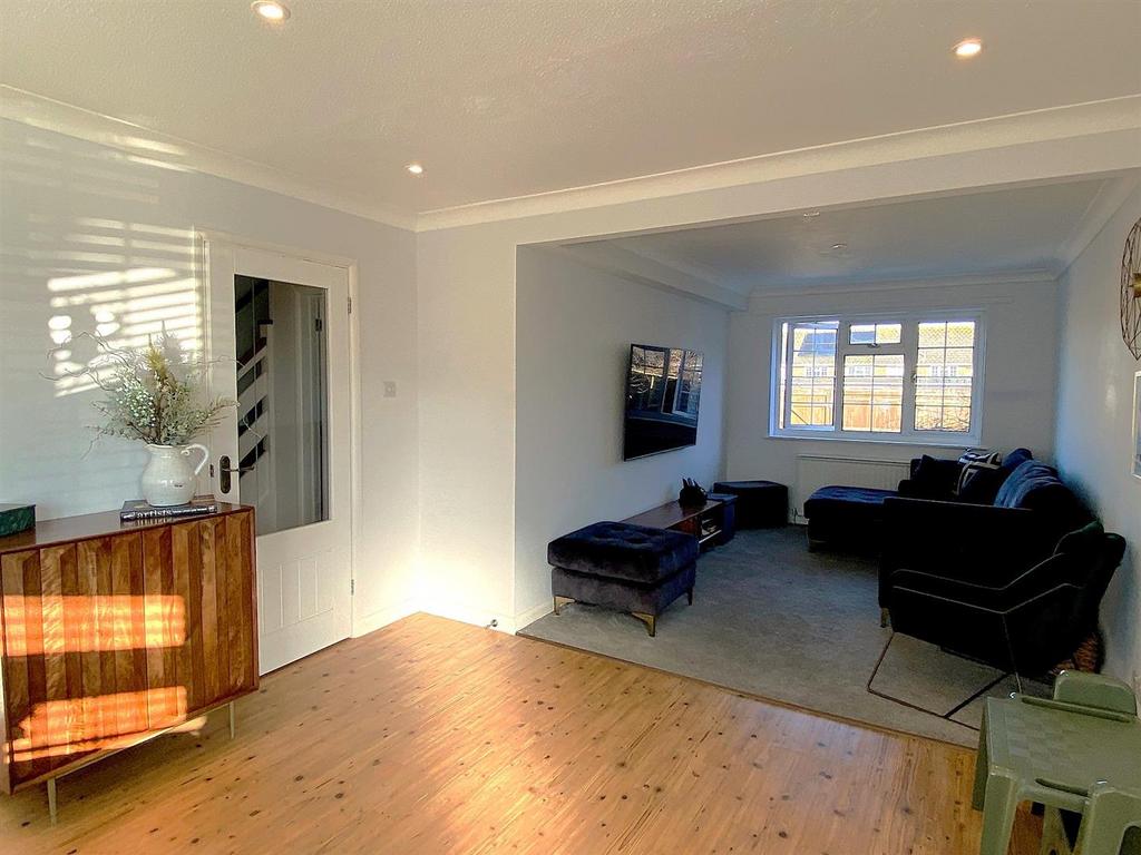 5 Wineham Way - Lounge3.jpg