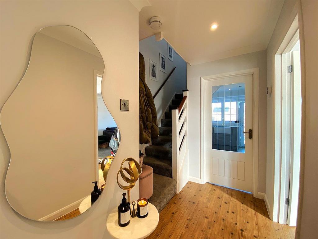 5 Wineham Way - Hall.jpg
