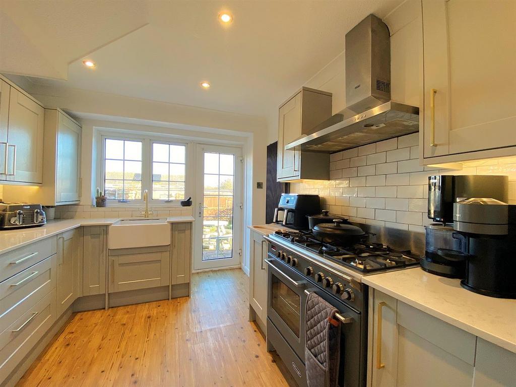 5 Wineham Way - Kitchen1.jpg