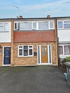 3 bedroom terraced house to rent, Kingsway, Camberley GU17